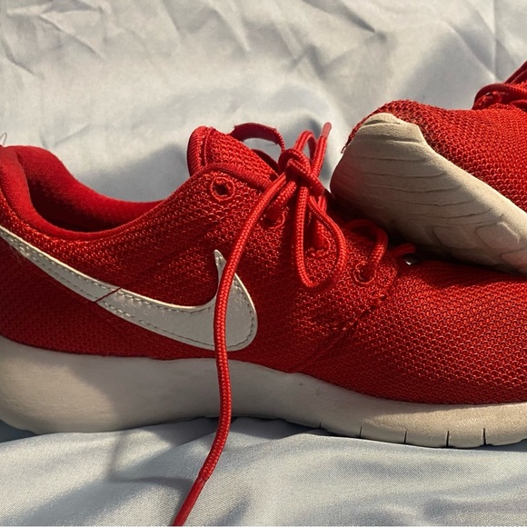 Nike Red and White Sneakers with Breathable Fabric (UNISEX ) - Picture 3 of 12